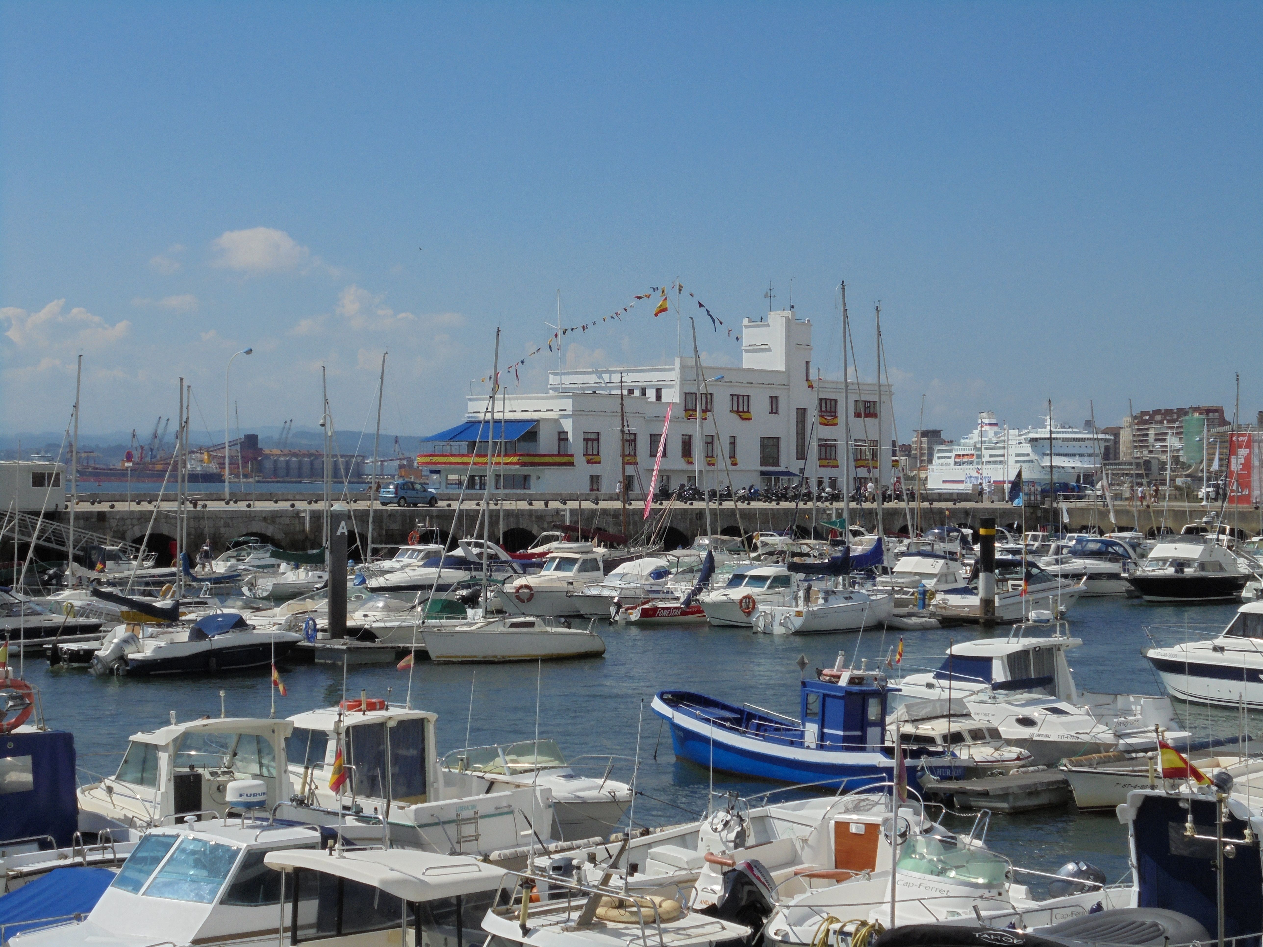 SANTANDER, LA MARINERA DE CHEMA PUENTE